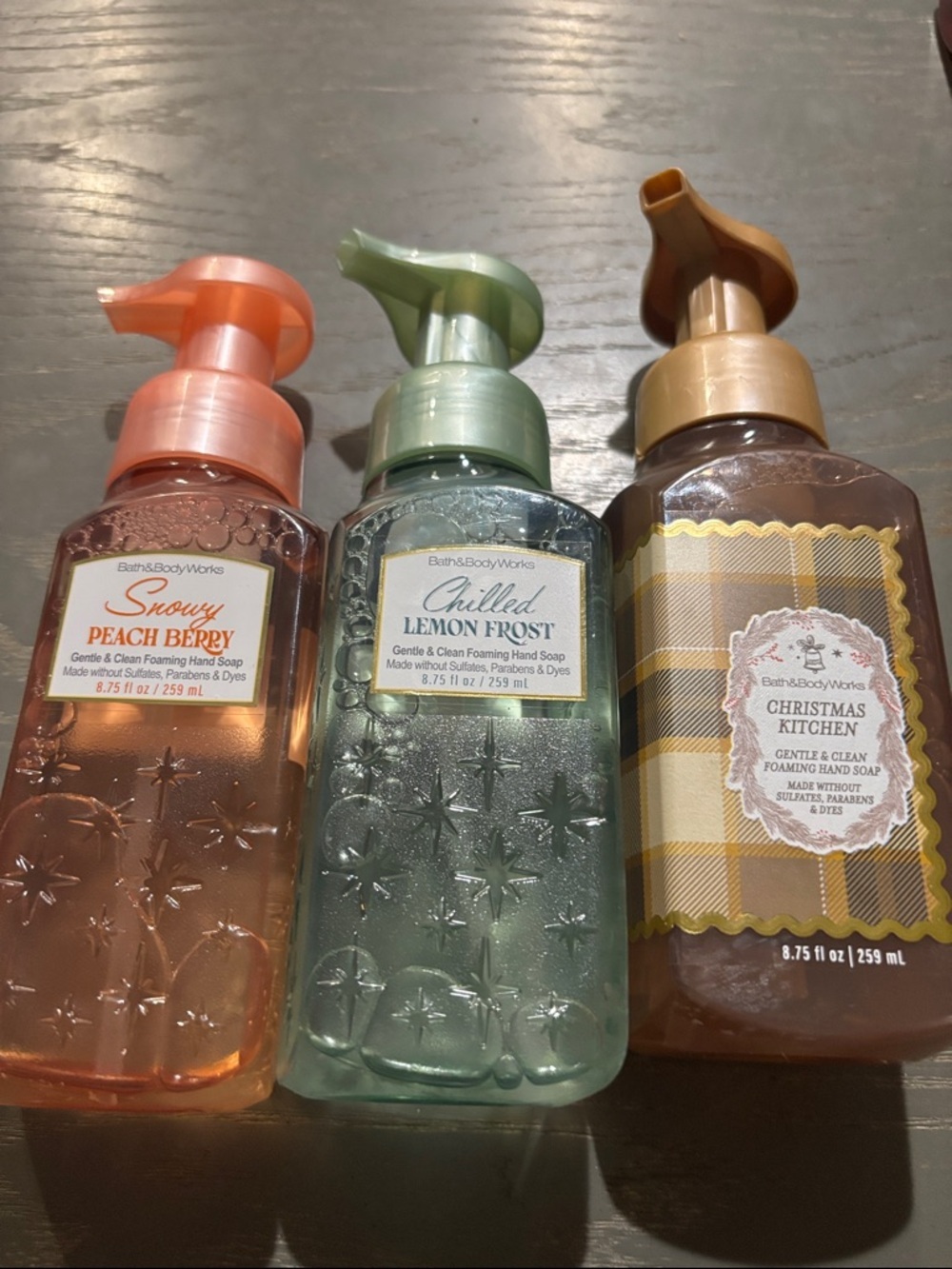Bath & Body Works Foaming Hand Soap Trio - Peach, lemon & Christmas kitchen